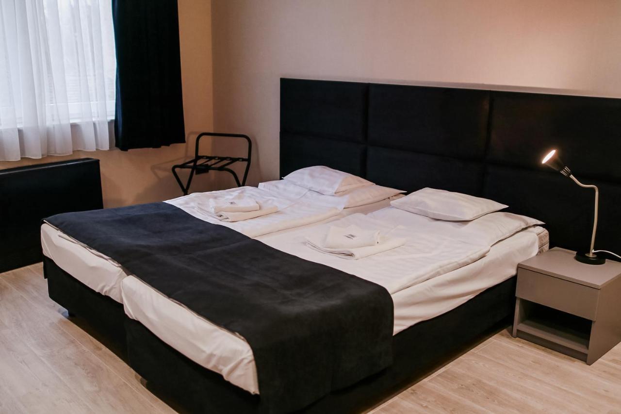 Sohaz Panzio Es Apartmanhaz Szolnok Exterior foto