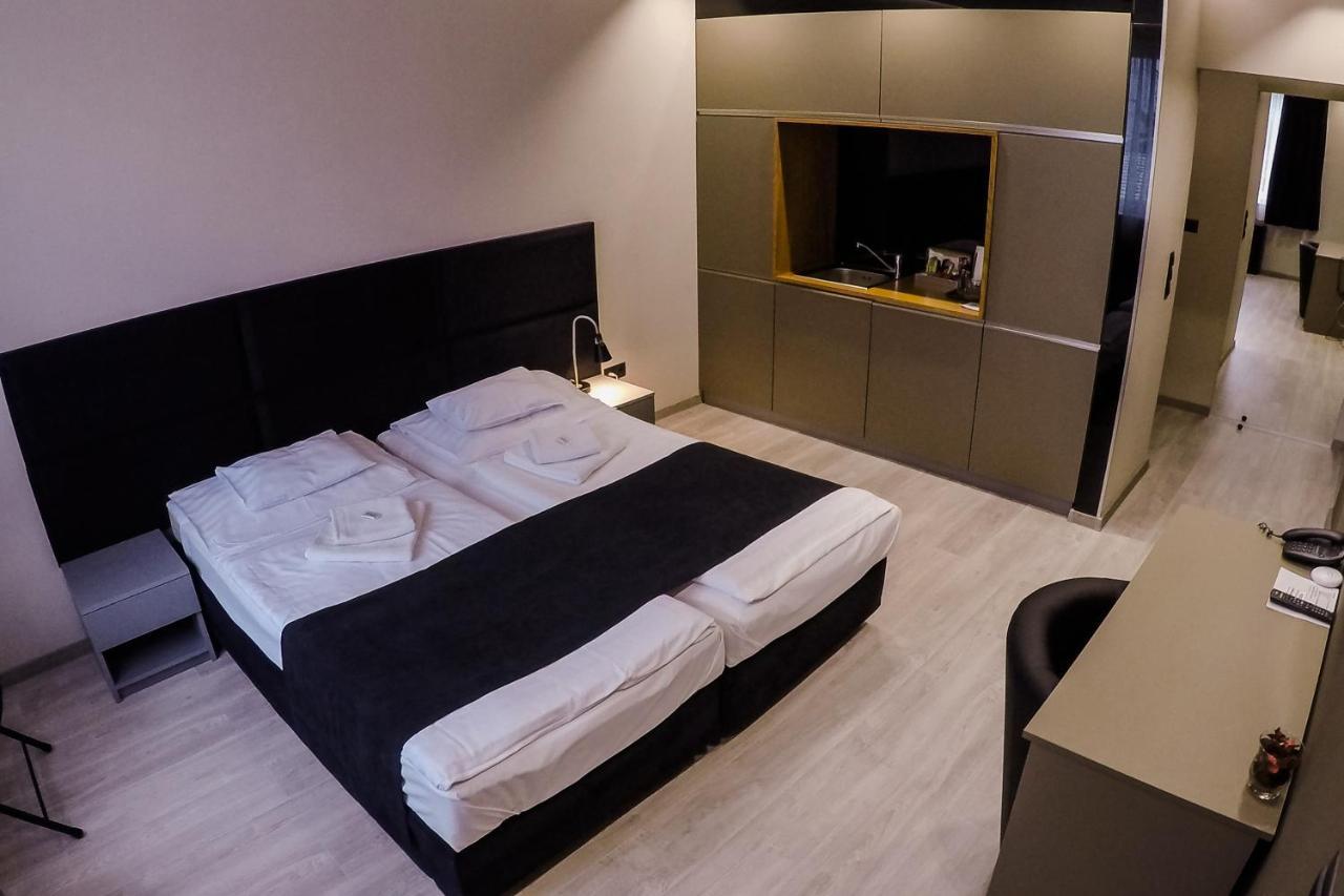 Sohaz Panzio Es Apartmanhaz Szolnok Exterior foto